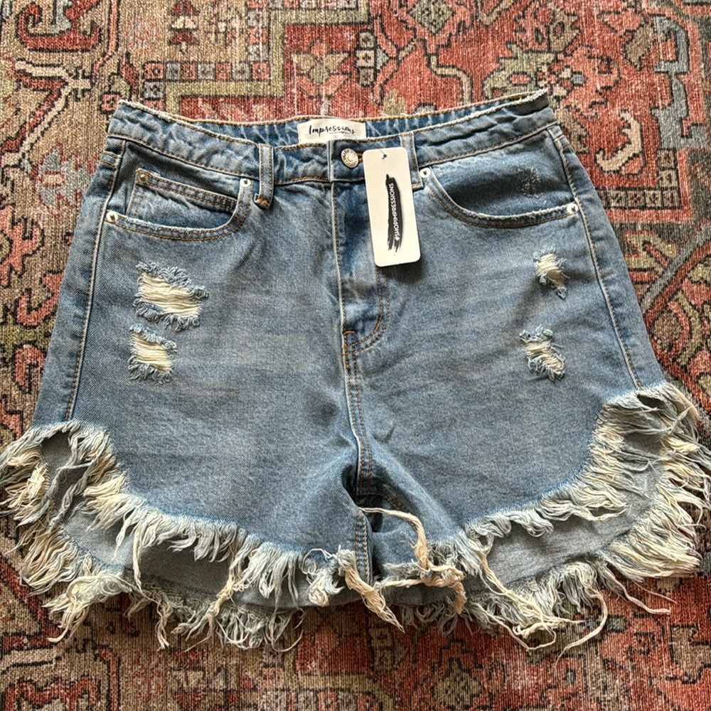 Impressions distressed denim shorts NWT Sz. Large